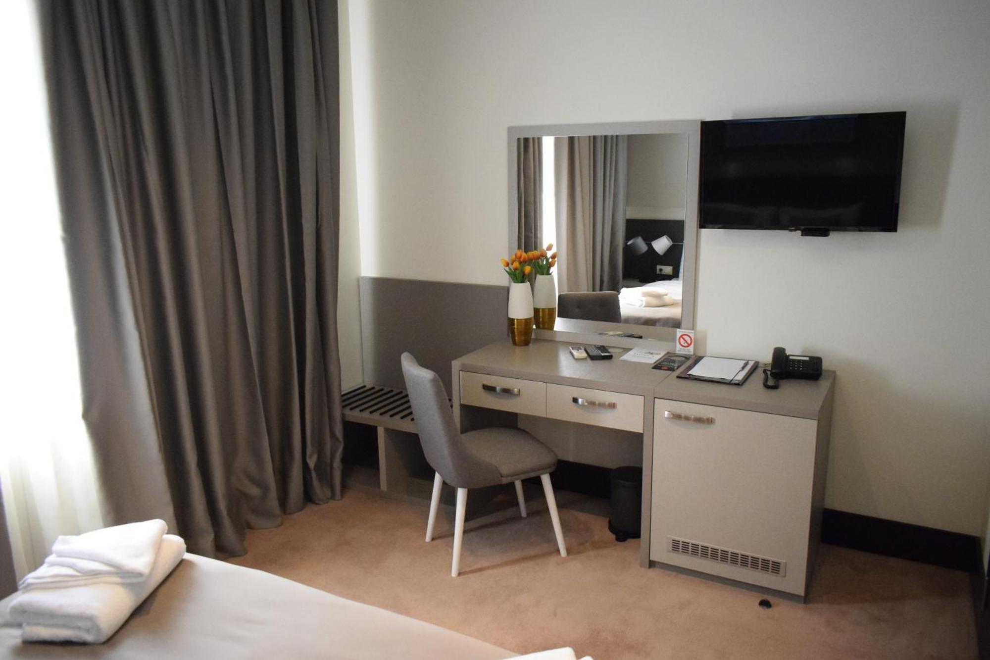 Hotel Sun Loznica Esterno foto